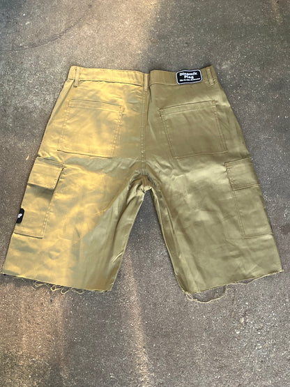Dinamik Trap Star Cargo Shorts in olive, true-to-size fit, durable everyday wear with multiple pockets.